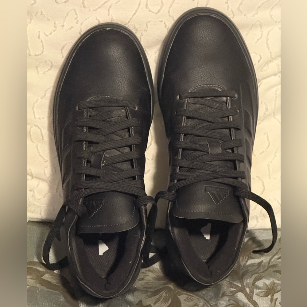 ADIDAS | All Black Leather Sneak